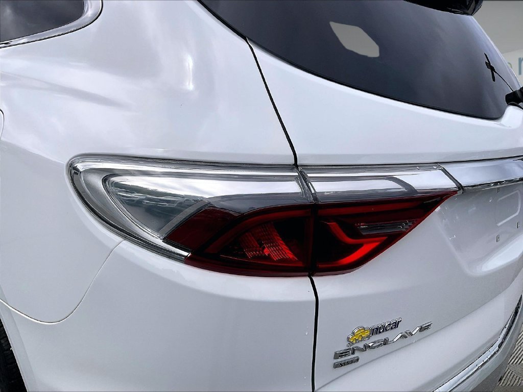 Used 2023 Summit White Buick Essence image 32