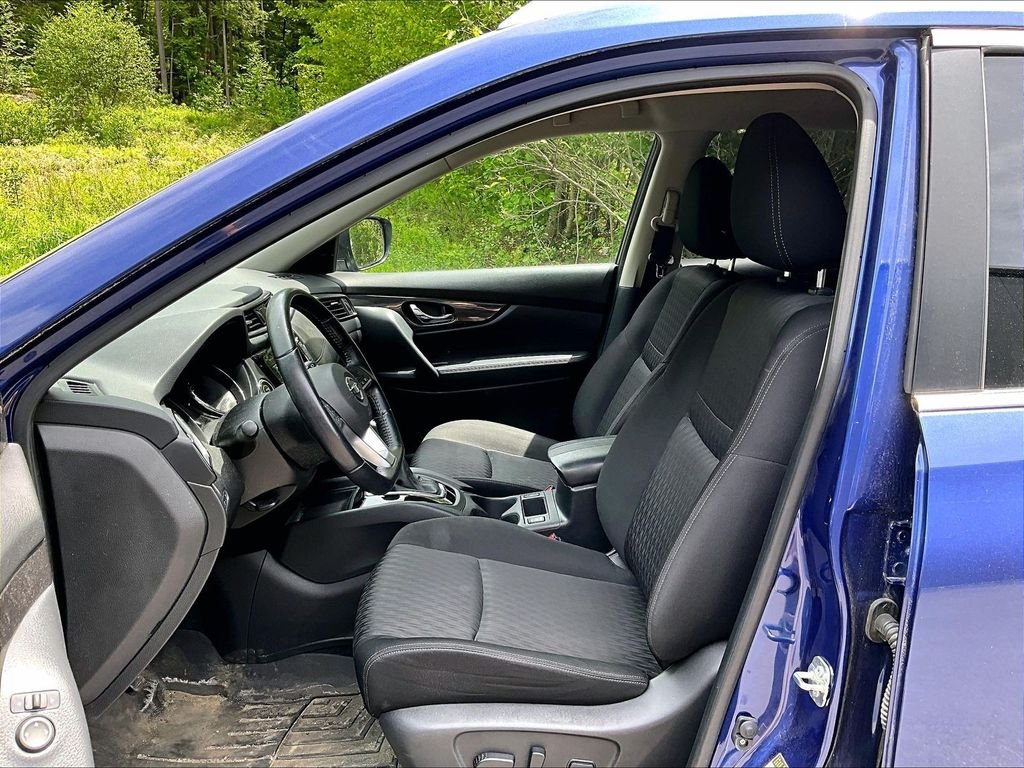 Used 2020 Blue Nissan SV image 7