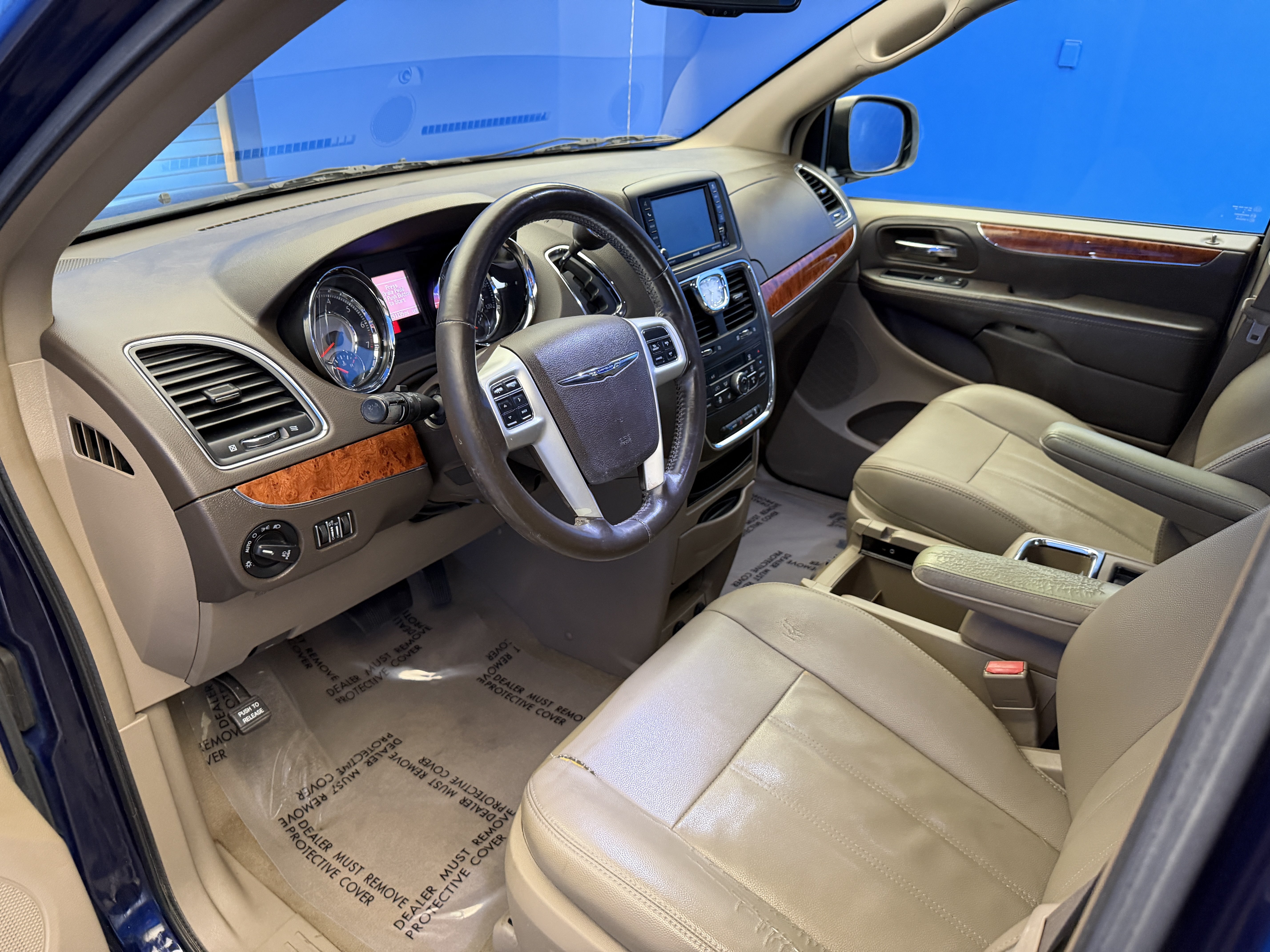 Used 2015 True Blue Pearlcoat Chrysler Touring image 12