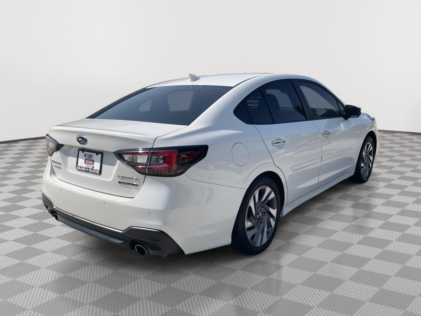 Used 2025 Crystal White Pearl Subaru Touring XT image 15