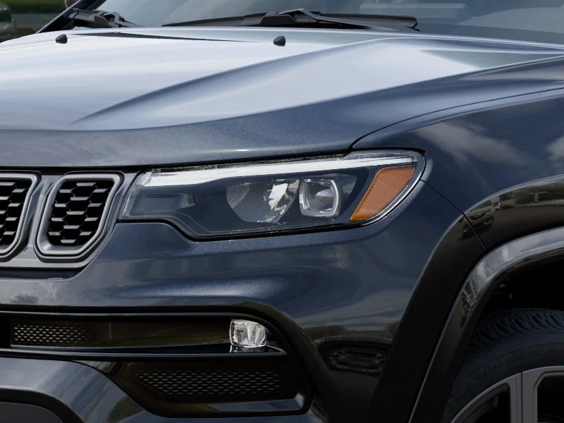 New 2025 Diamond Black Crystal Pearl-Coat Exterior Paint Jeep Limited image 6