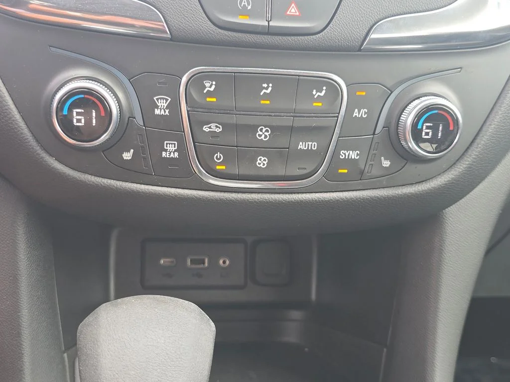 Used 2022 White Chevrolet LT image 31