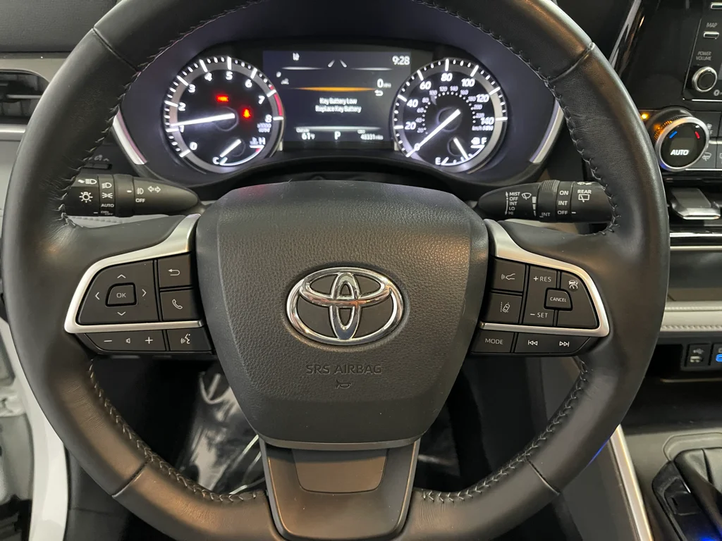Used 2022 Beige Toyota XLE image 21
