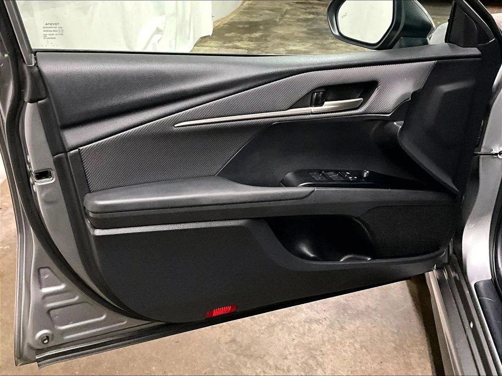 Used 2025  Toyota SE image 9