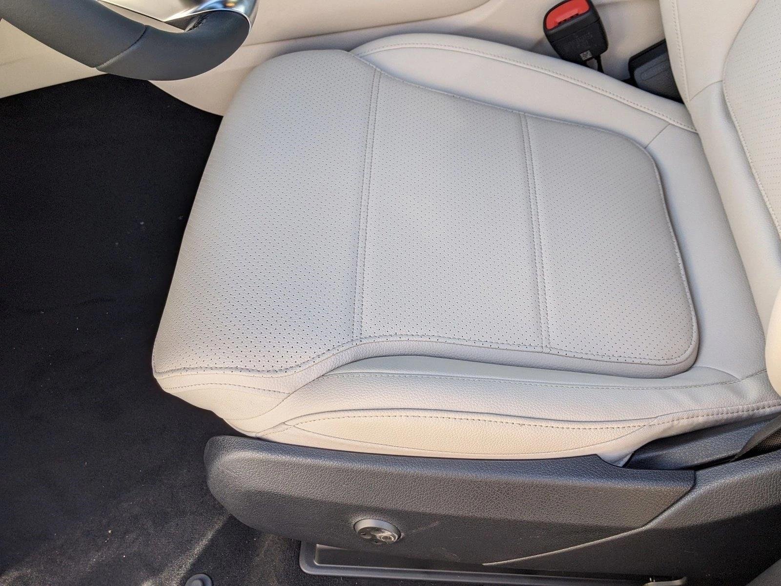 Certified Used 2026 Manufaktur Moonlight White Metallic Mercedes-Benz GLC 300 image 4