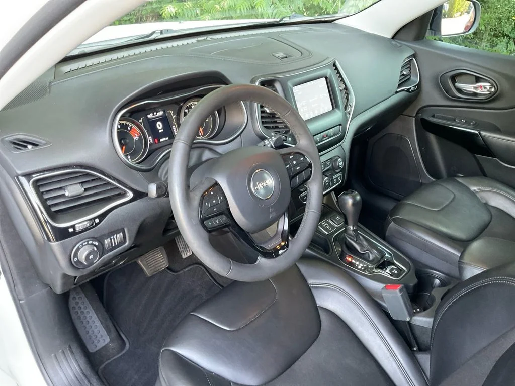 Used 2021 White Jeep Latitude Plus image 22