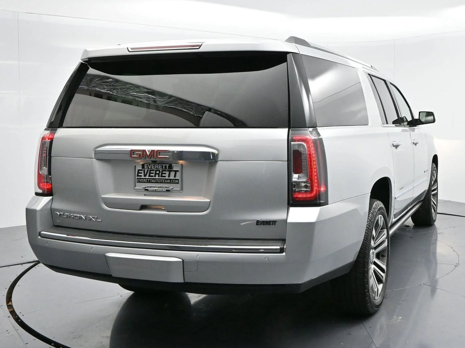 Used 2019 QUICKSILVER METALLIC GMC Denali image 6