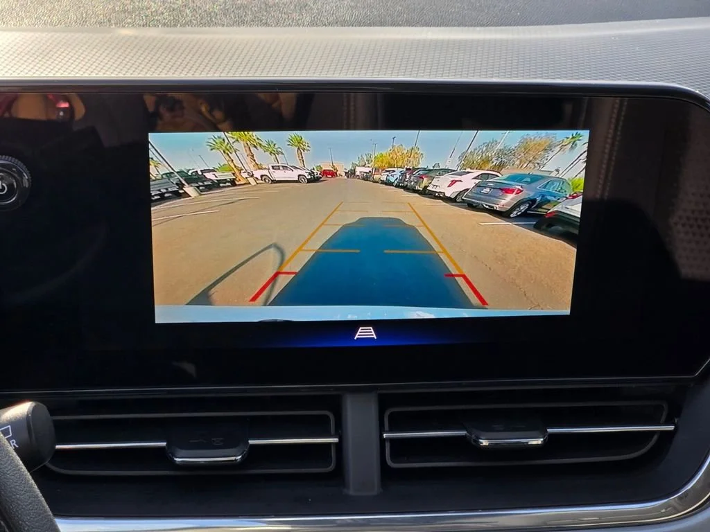 Used 2025 Summit White Chevrolet LT image 20