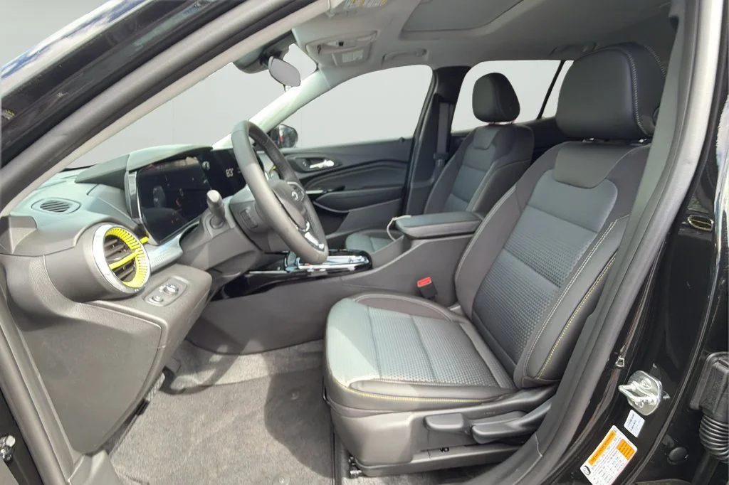 New 2026 Mosaic Black Metallic Chevrolet LT image 18