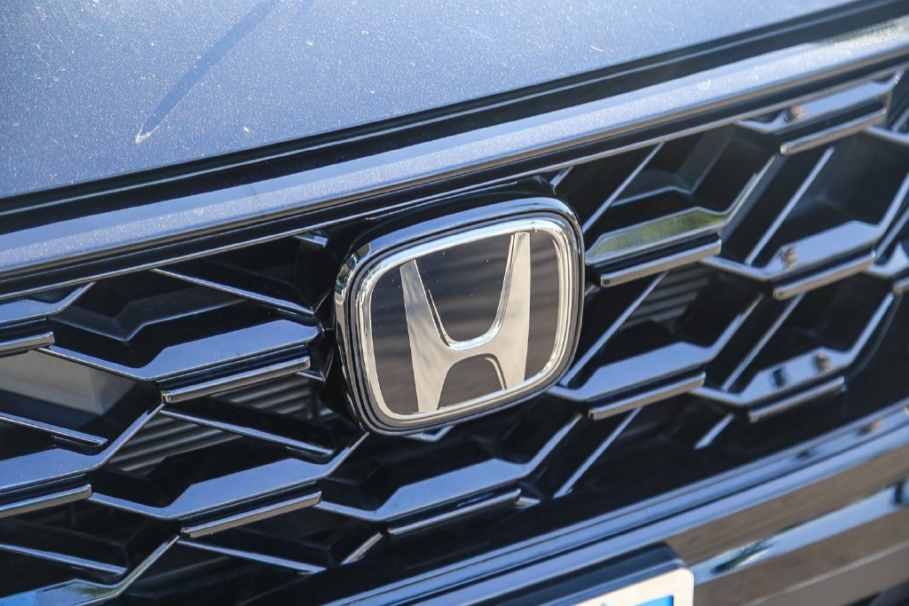 Certified Used 2025 Crystal Black Pearl Honda HYBRID 2WD SPORT-L image 40
