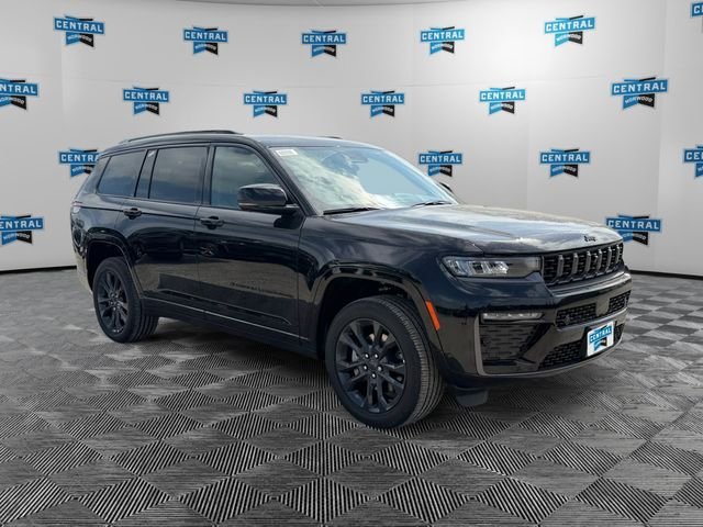 New 2026 Diamond Black Crystal Pearl-Coat Exterior Paint Jeep Limited image 7