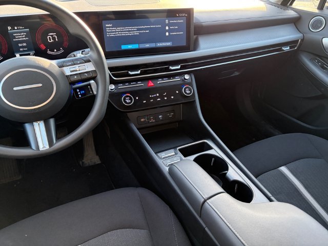 Used 2025 White Hyundai SEL image 18