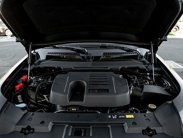 New 2025 Santorini Black Land Rover S image 34
