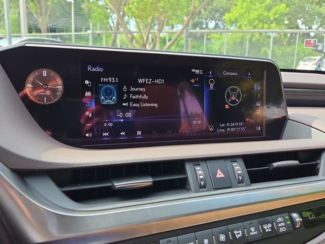 Used 2019 White Lexus 350 Luxury image 16