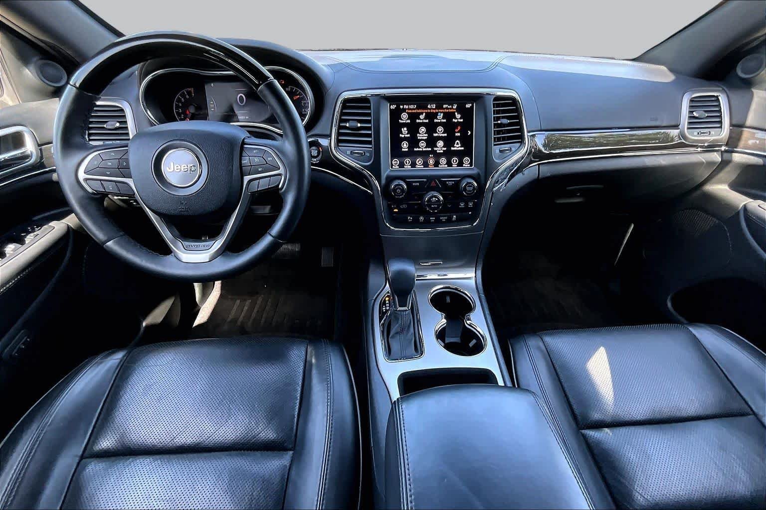 Used 2018 Diamond Black Crystal Pearlcoat Jeep Overland image 15