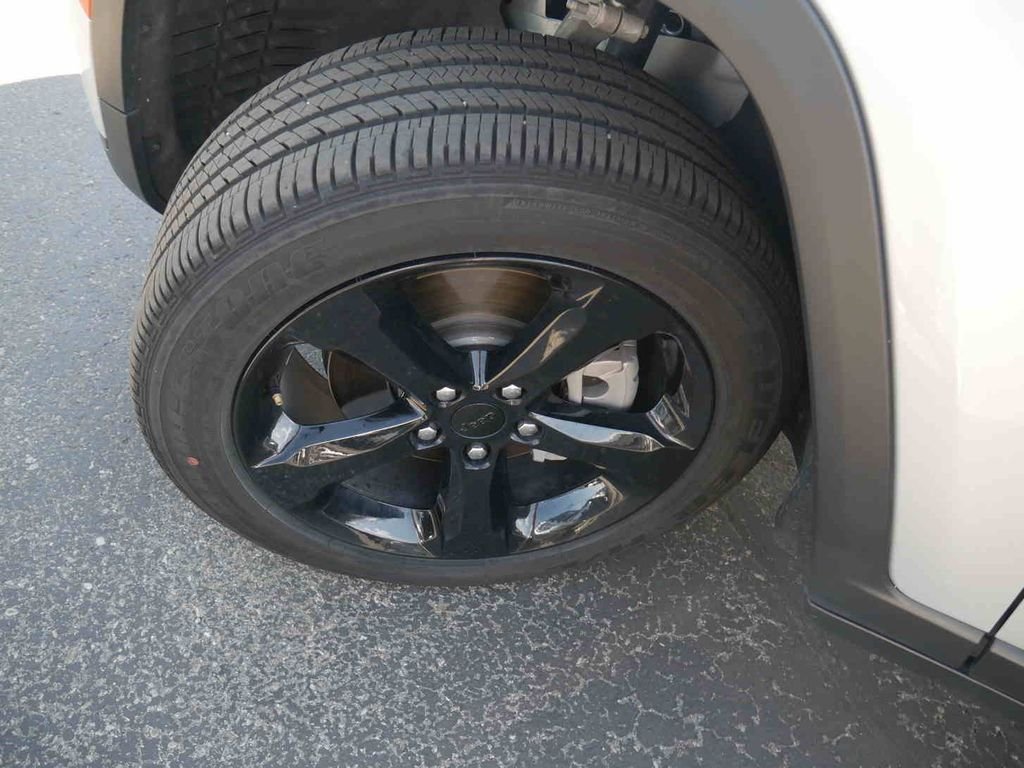 Used 2025 Silver Jeep Altitude X image 11