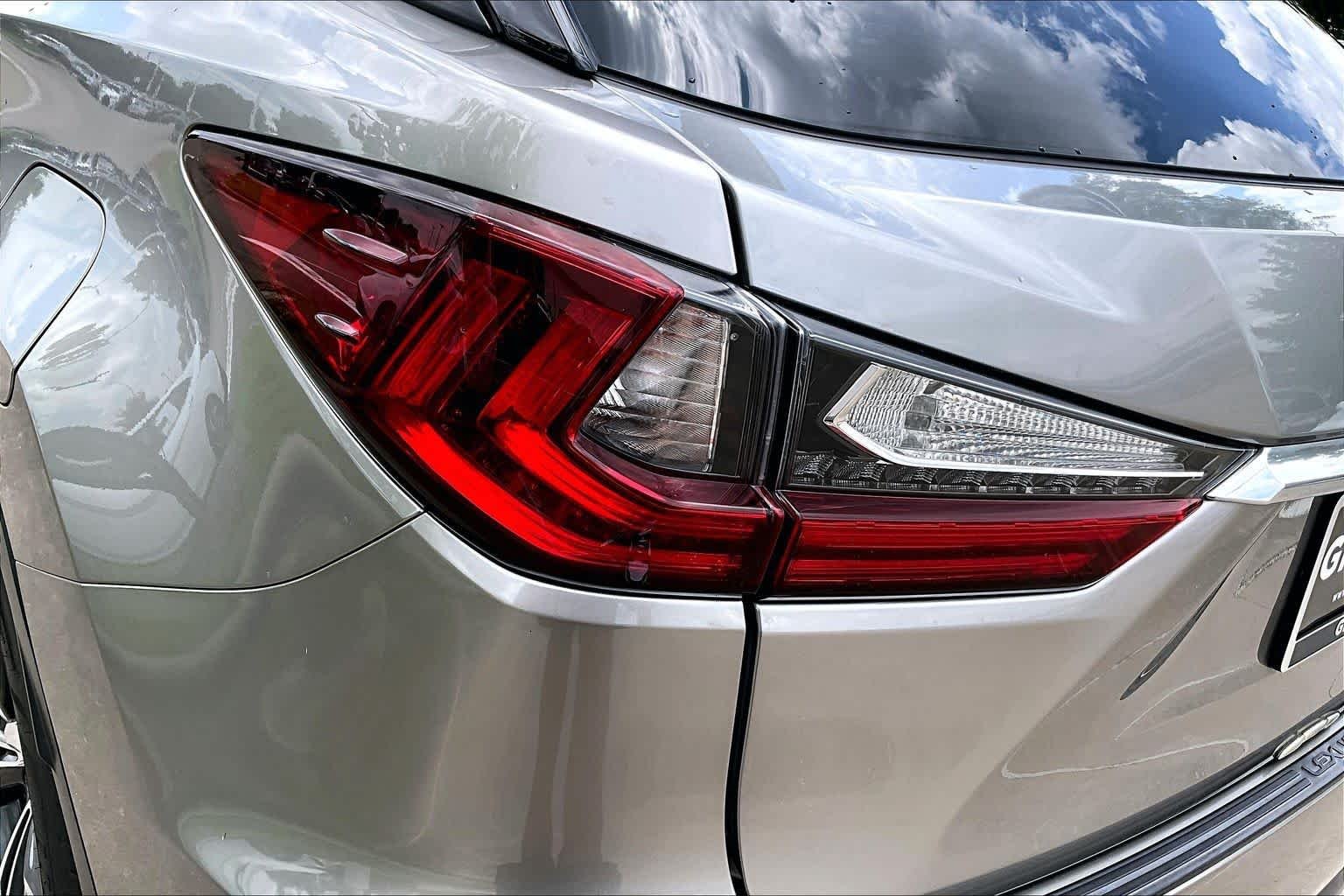 Used 2019 Atomic Silver Lexus  image 26