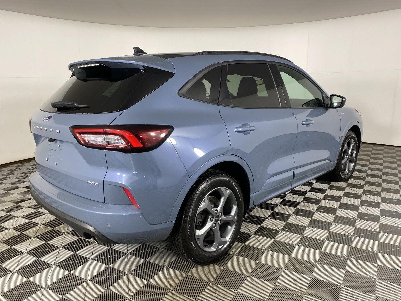 Used 2023 Vapor Blue Ford ST-Line image 7