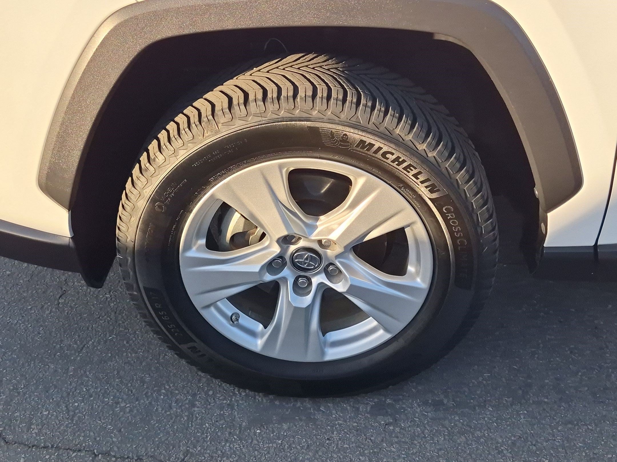 Used 2019 Super White Toyota Hybrid LE image 11
