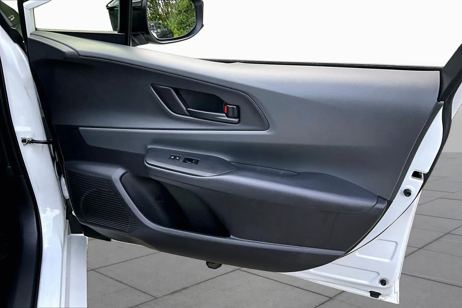 Used 2024 Wind Chill Pearl Toyota LE image 21