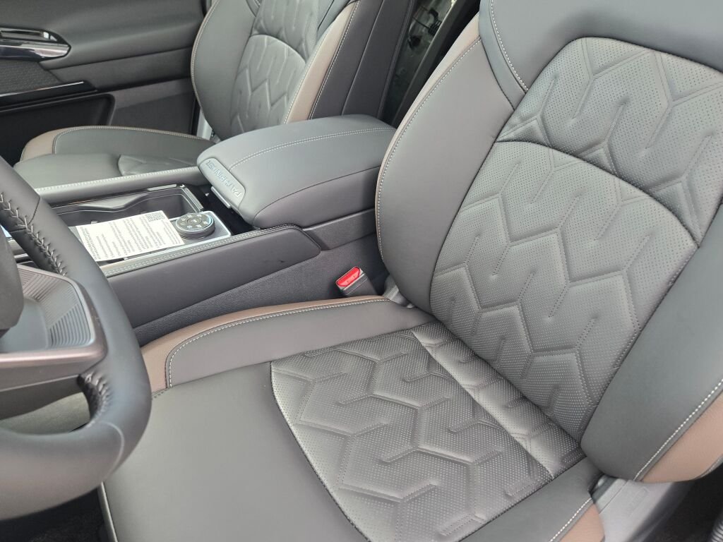 New 2026 Everest White Pearl TriCoat / Super Black Two-tone Nissan Platinum image 21