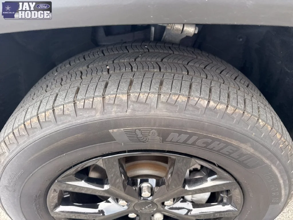 Used 2025 Gray Jeep Altitude image 32