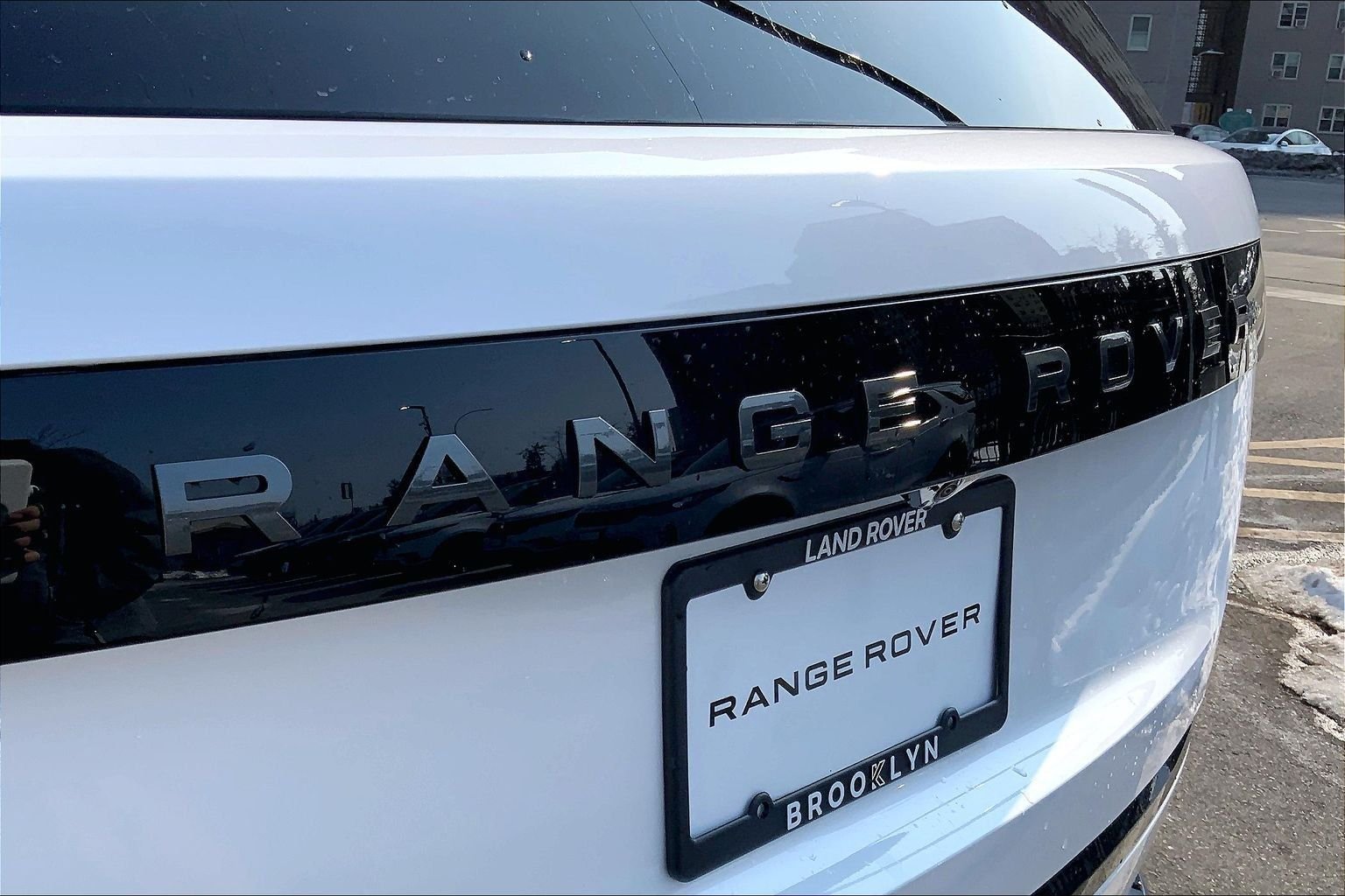 New 2026 Ostuni Pearl White Land Rover SE image 15