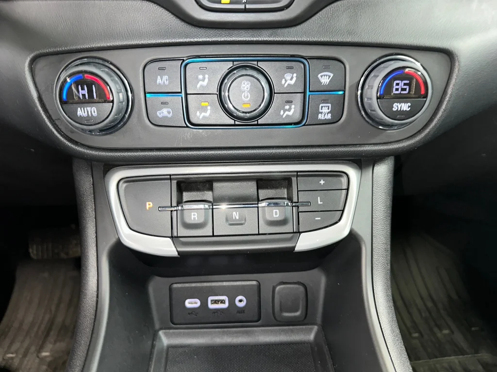 Used 2023 Sterling Metallic GMC SLE image 16