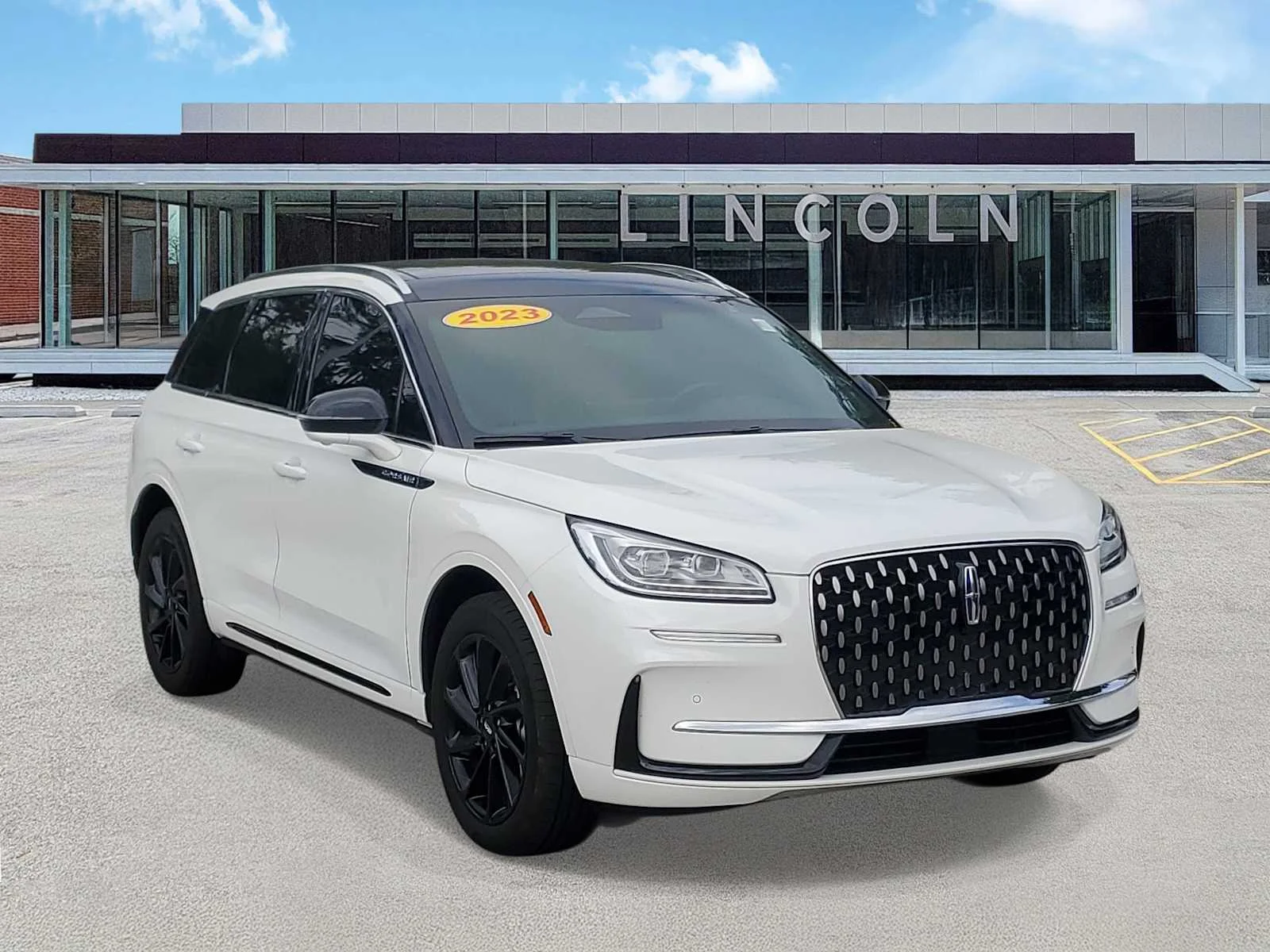 Used 2023  Lincoln Grand Touring image 4