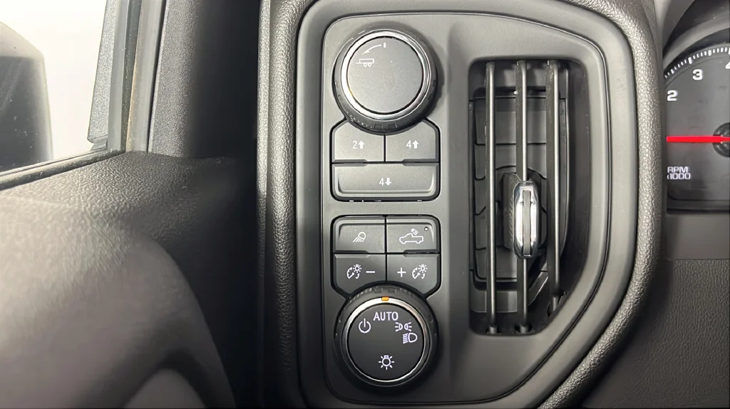 Used 2025 Black Chevrolet Custom image 25