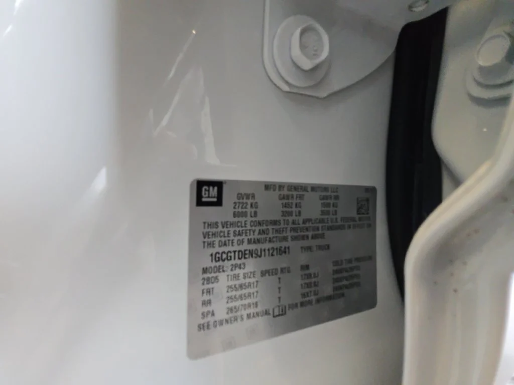 Used 2018 SUMMIT WHITE Chevrolet 4WD Z71 image 31