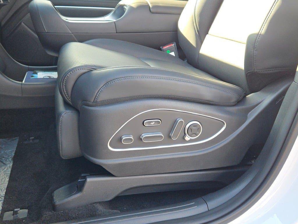 New 2026 White Pearl Hyundai Calligraphy FWD image 27