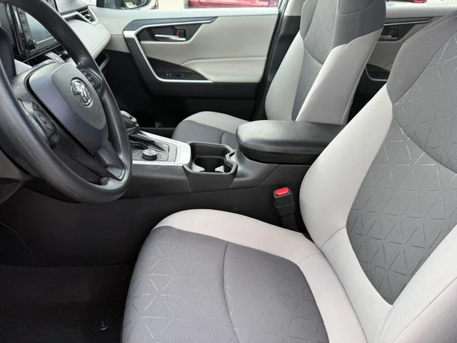Used 2021  Toyota XLE image 10