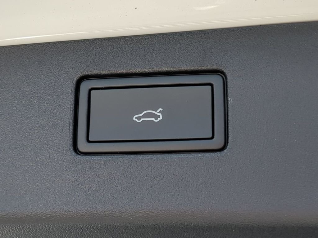 New 2026 White/off-white Volkswagen 2.0T SE R-Line Black image 10