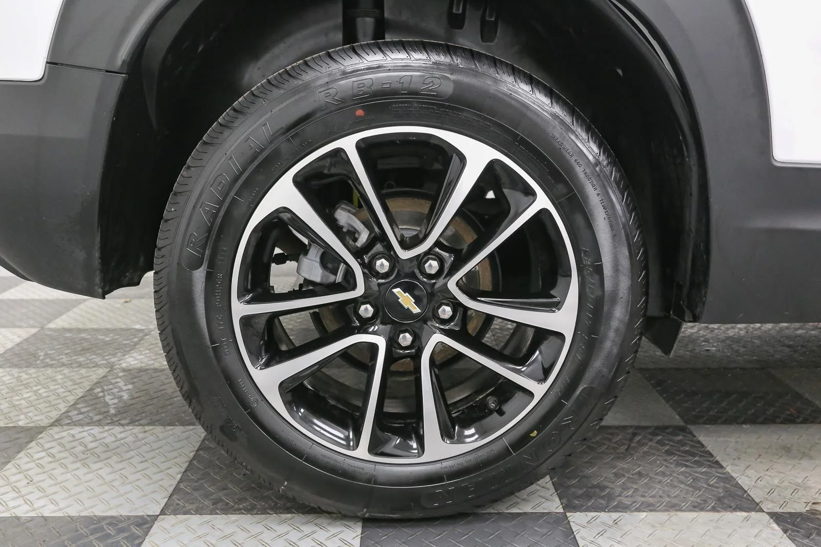 Used 2024 Summit White Chevrolet LT image 15
