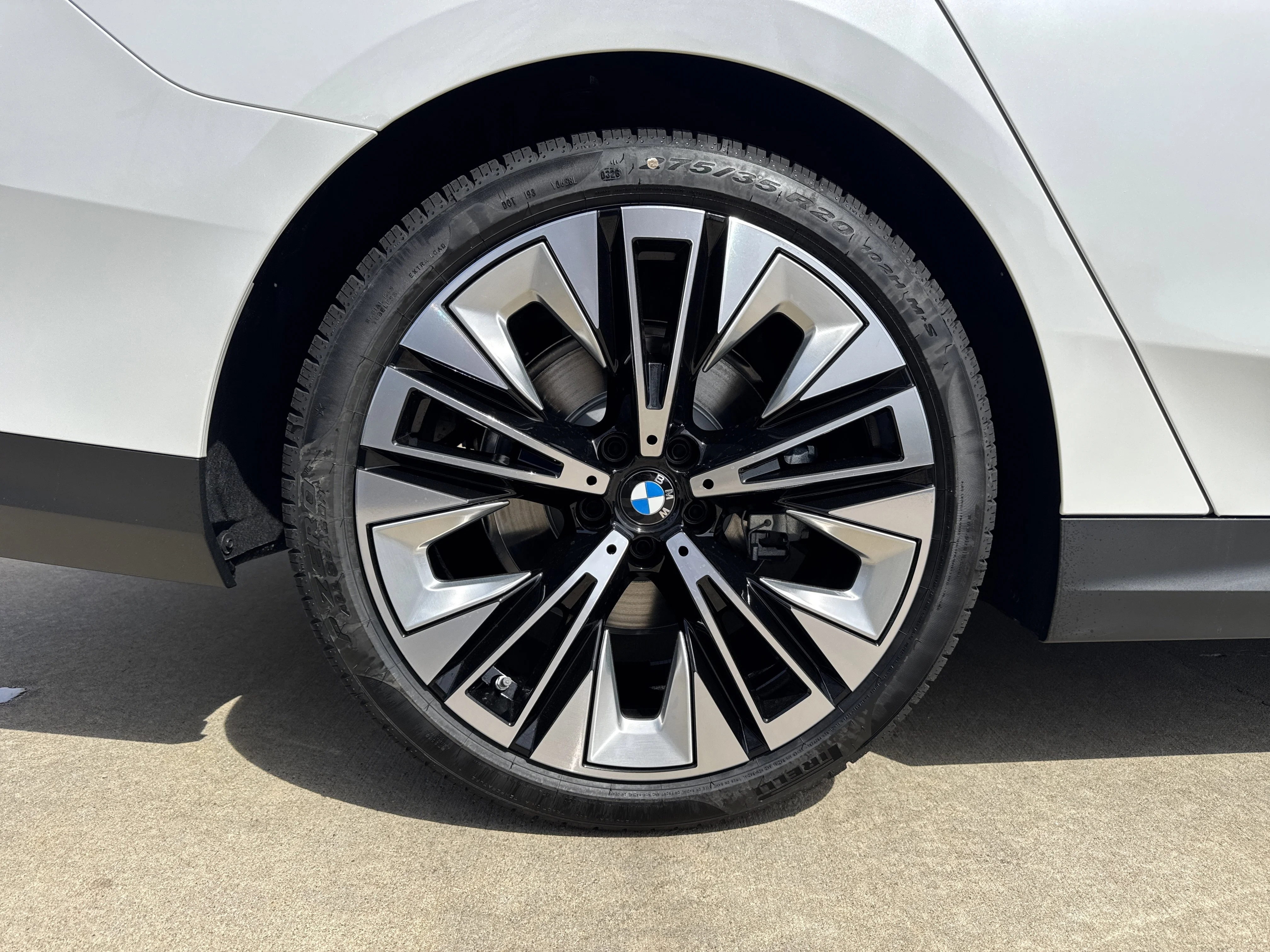New 2026 MINERAL WHITE BMW 530i xDrive image 28