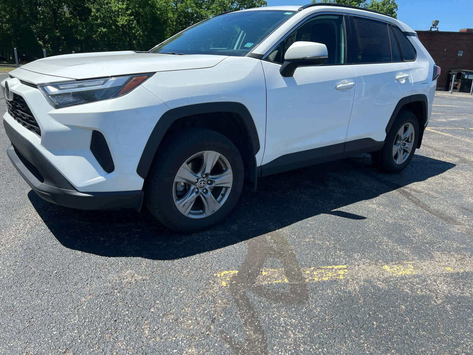 Used 2023 Ice Cap Toyota XLE image 5
