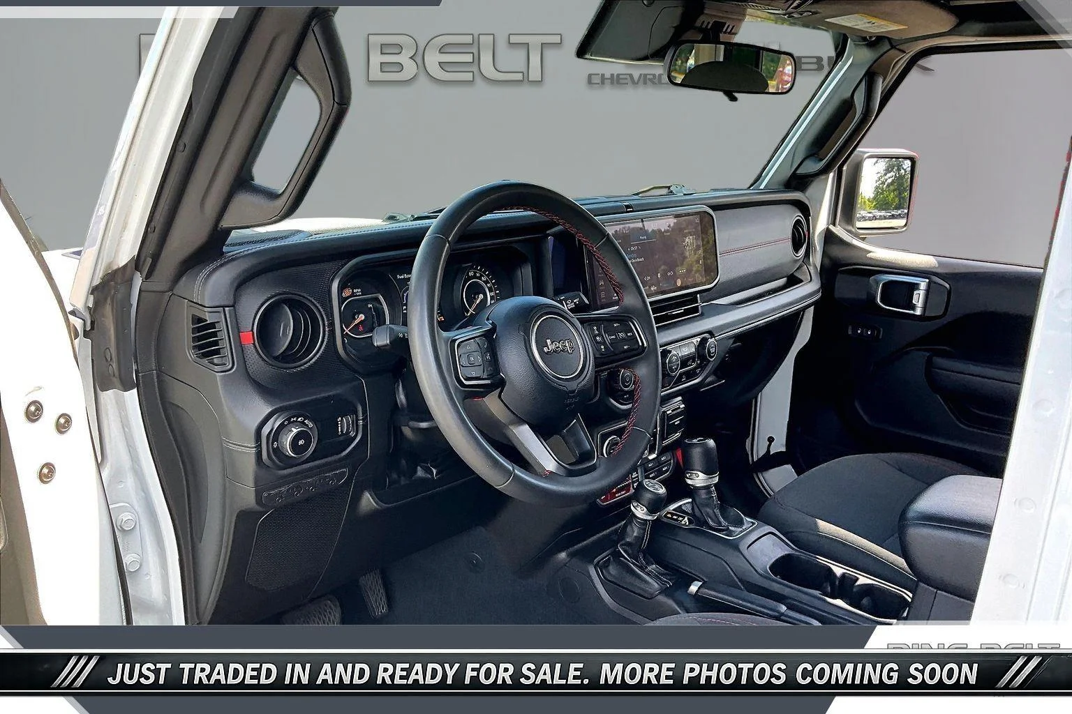 Used 2025 White Jeep 4-Door Rubicon 4x4 image 12