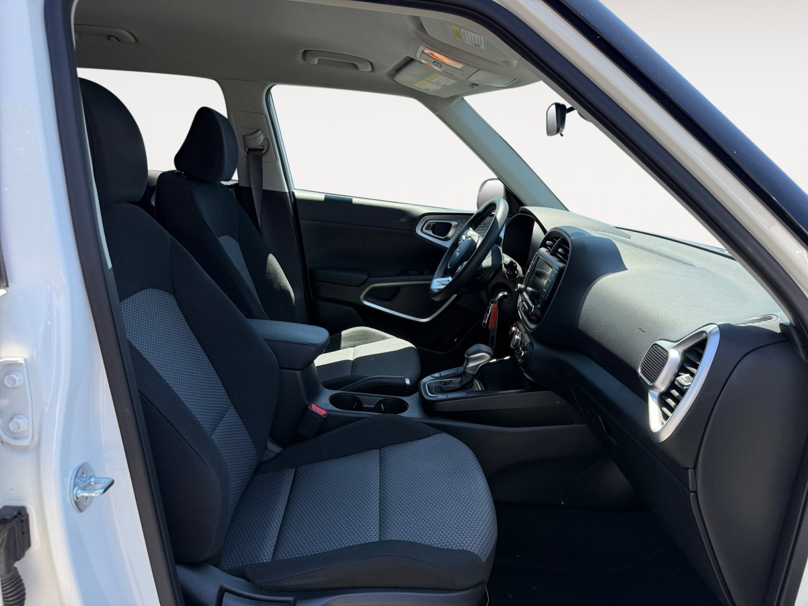 Used 2023 Snow White Pearl Kia LX image 19