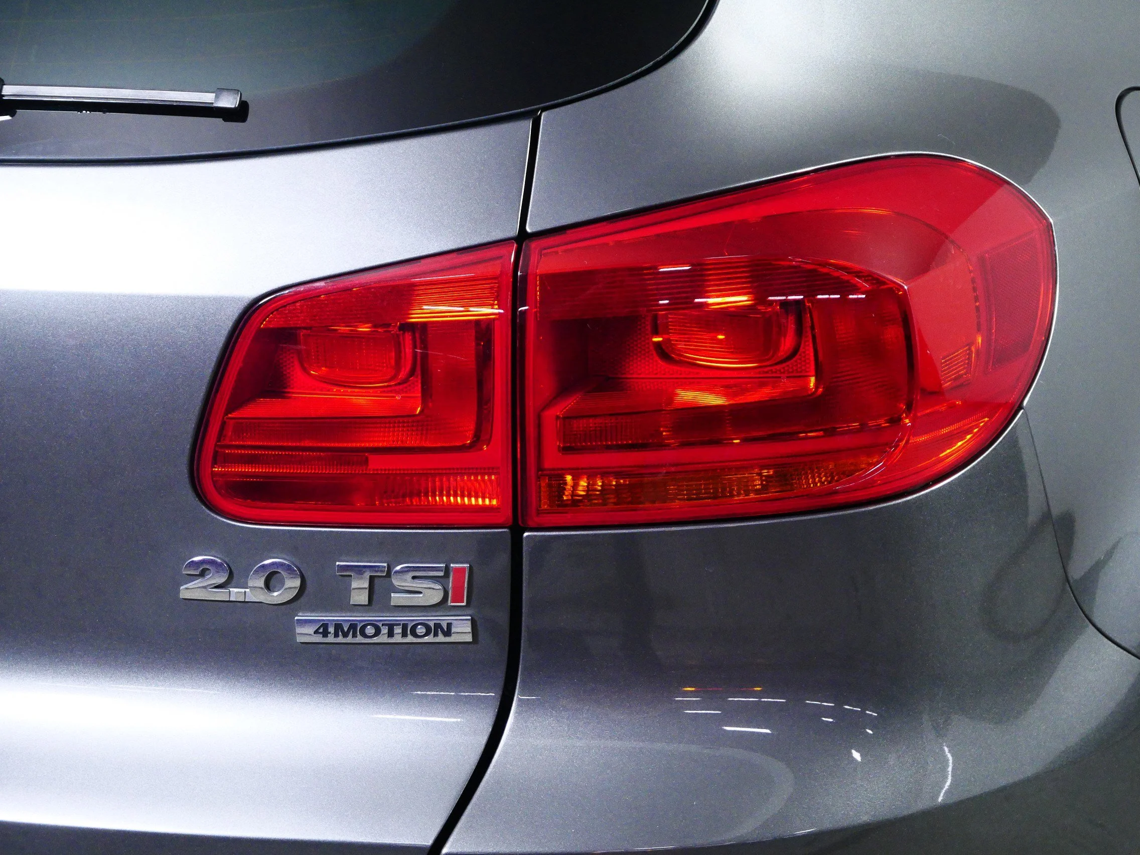 Used 2014 Pepper Gray Metallic Volkswagen SE image 17