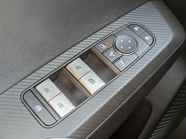 2025 Mitsubishi Outlander Plug-in Hybrid SEL - Photo 24