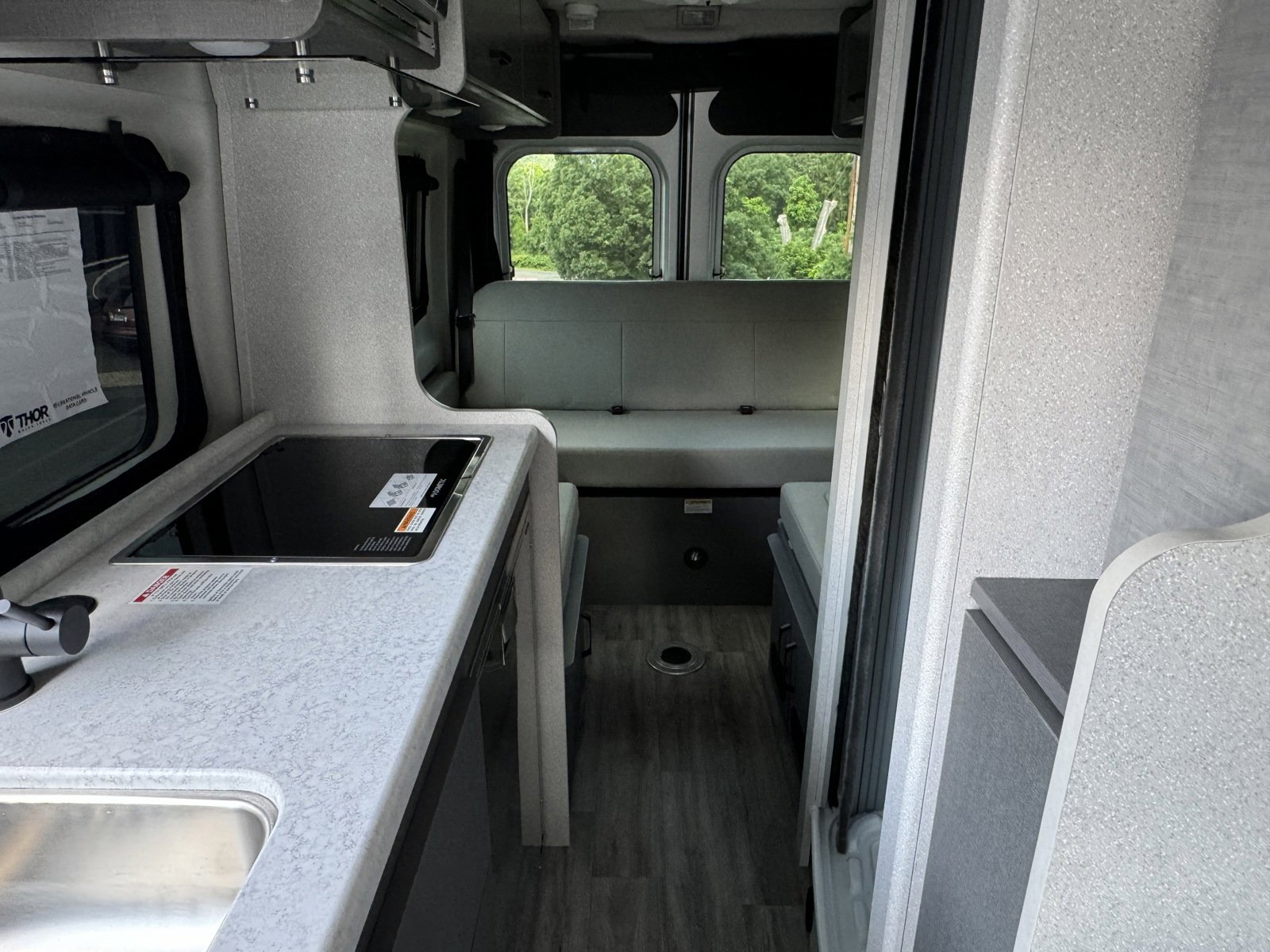 New 2025 Bright Silver Metallic Clearcoat Thor Motor Coach 2JB image 6