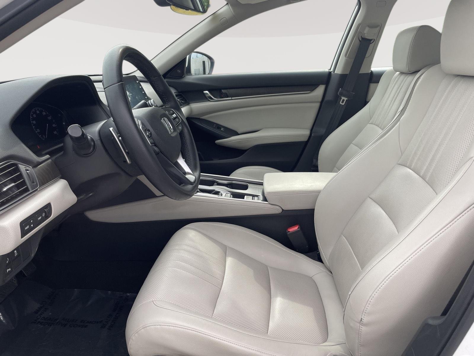 Used 2018 Champagne Frost Pearl Honda Touring 1.5T image 21