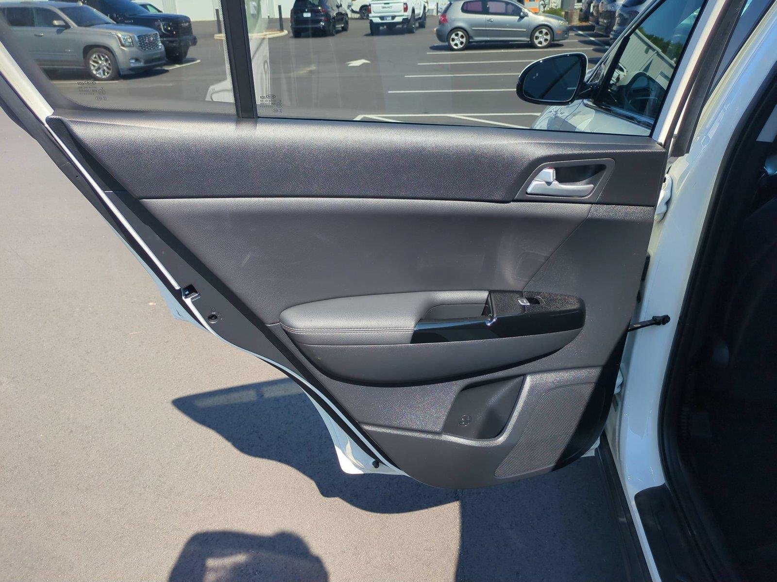Used 2022 Snow White Pearl Kia EX image 32