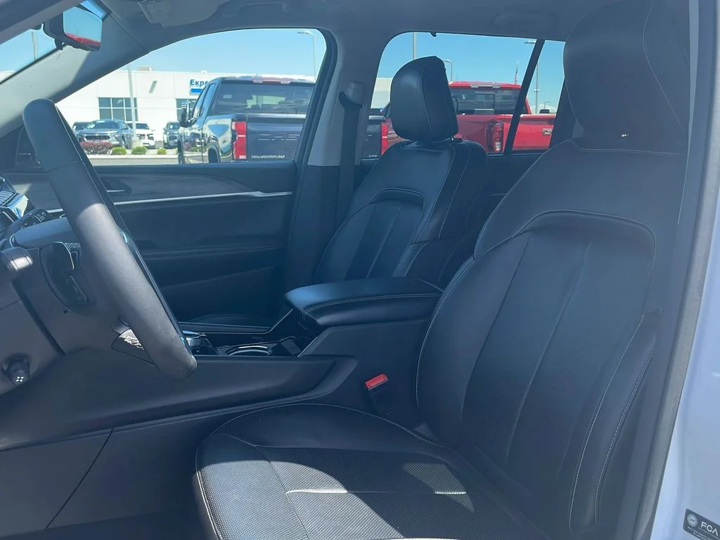Used 2023 Bright White Jeep Limited image 13