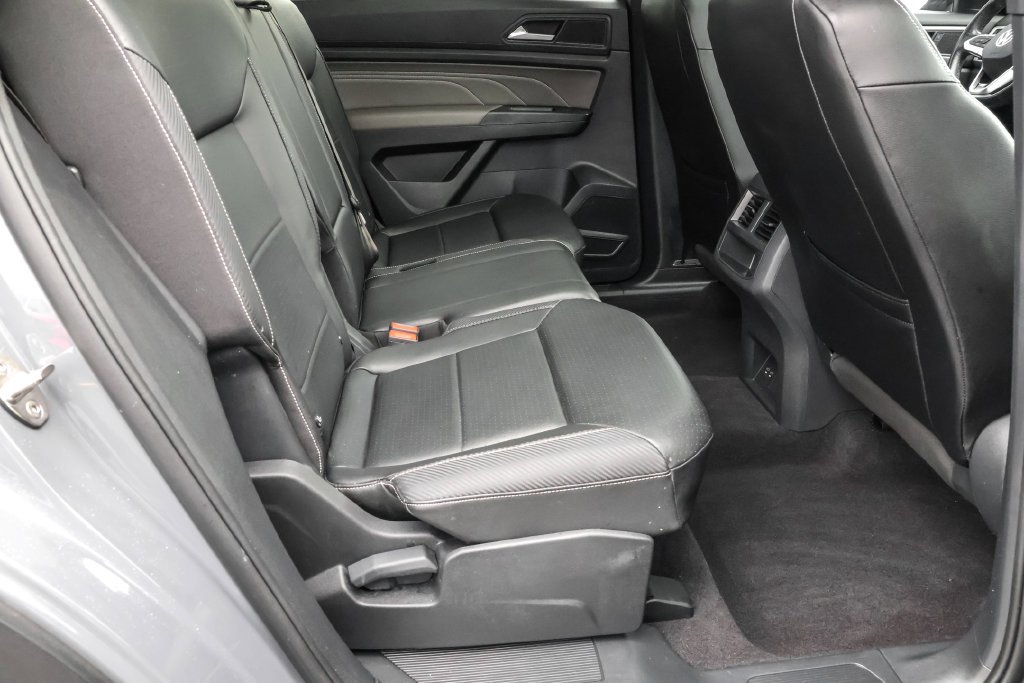 Used 2021 Gray Volkswagen 3.6L V6 SE w/Technology R-Line image 33