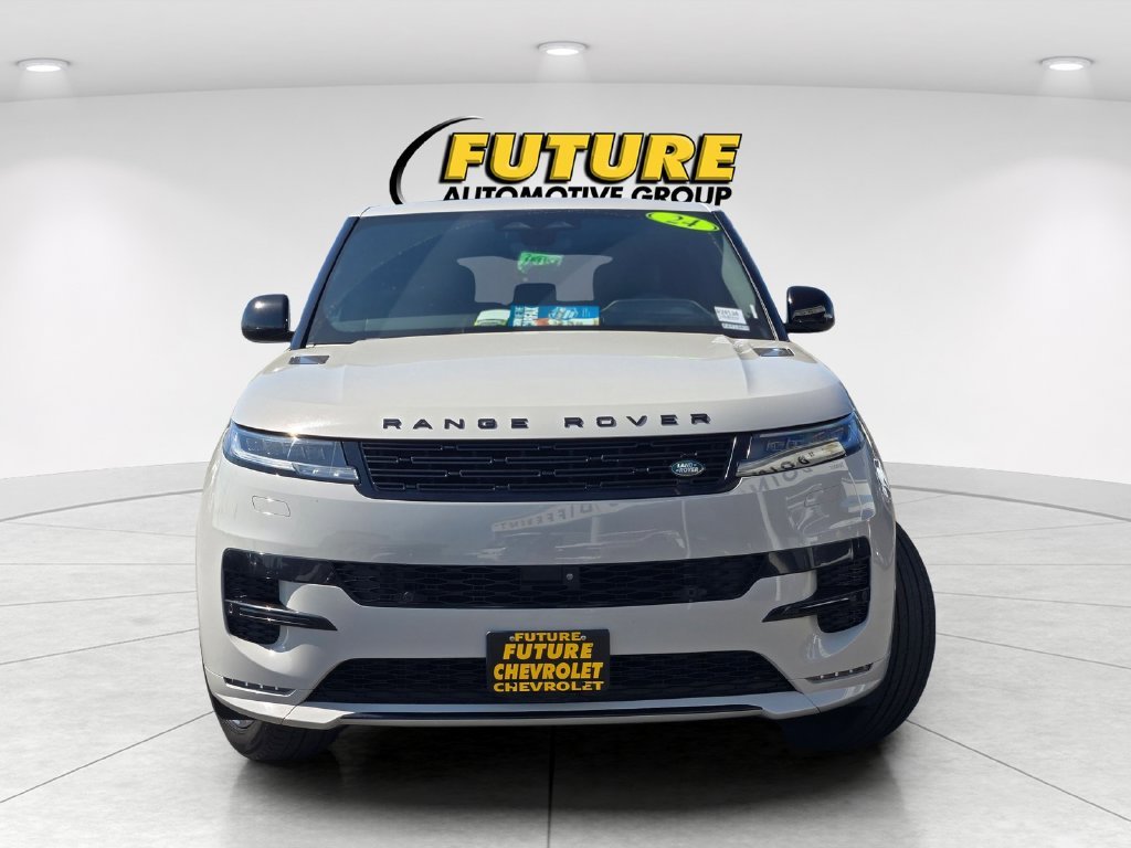 Used 2024  Land Rover Dynamic SE image 2