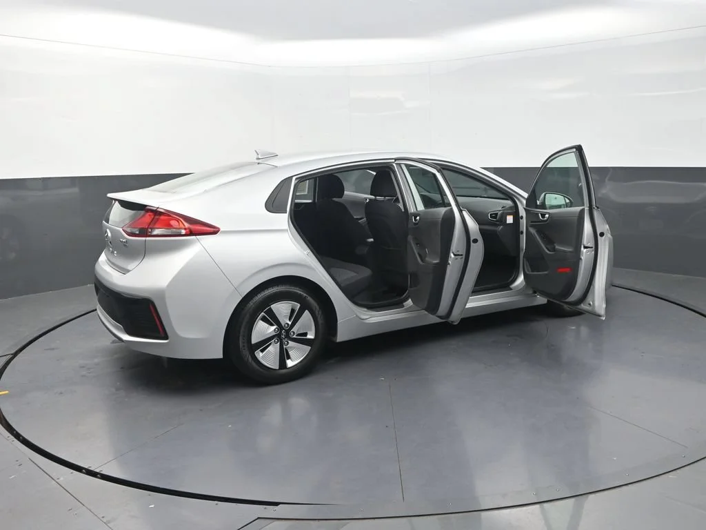 Used 2018 Silver Hyundai Blue image 37