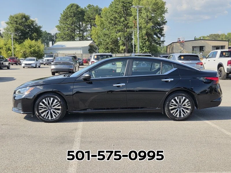 Used 2025 Super Black NISSAN SV FWD image 2