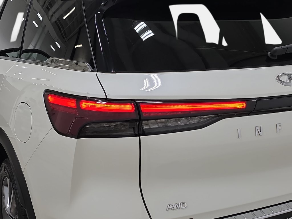Certified Used 2023 Majestic White INFINITI LUXE image 31